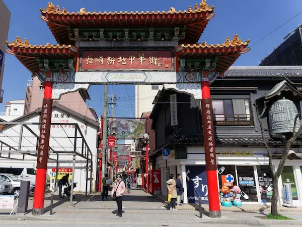 Lyn, Chinatown gate